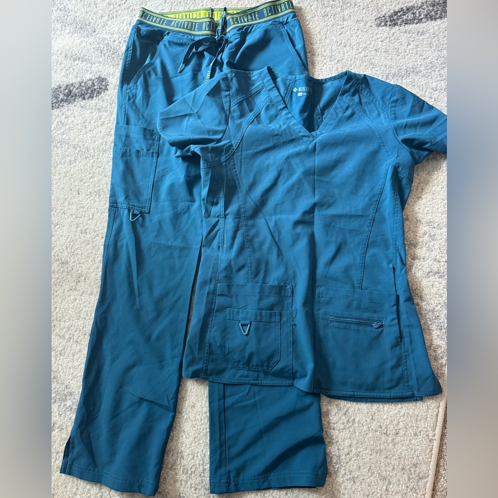 Med Couture Teal Blue Women's Scrub Set - Top & Pants